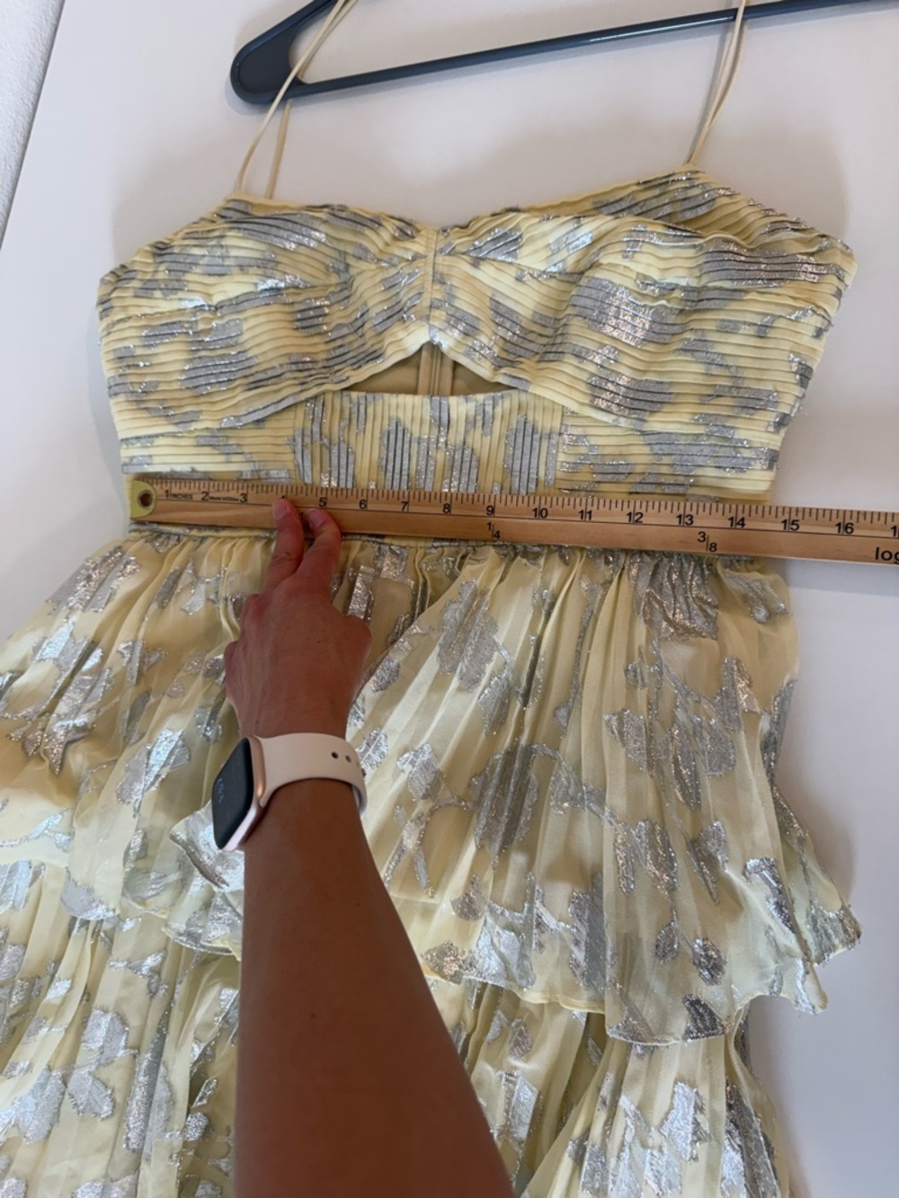 Self-Portrait Yellow Metallic
Jacquard Tiered Midi Dress Sz 8 - Picture 14 of 16